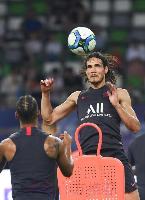 卡瓦尼的身边人确认球员可能在明年1月加盟皇马 卡瓦尼的身边人确认球员可能在明年1月加盟皇马