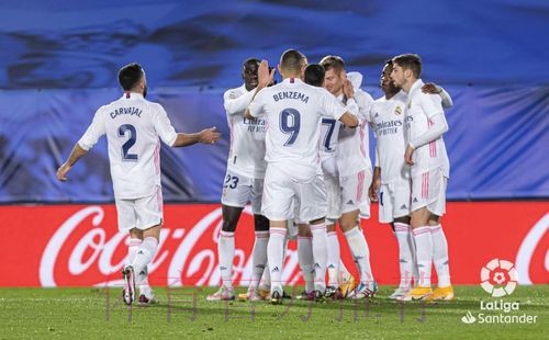 西甲-本泽马双响克罗斯世界波 皇马3-1十人毕巴 西甲-本泽马双响克罗斯世界波 皇马3-1十人毕巴