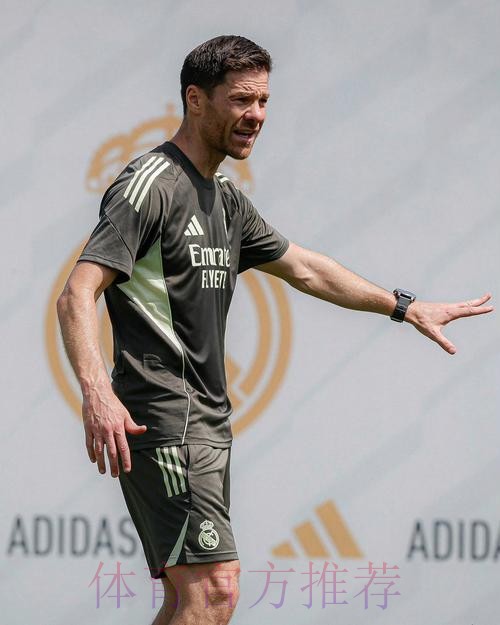 斯基拉:阿隆索拒绝拜仁利物浦报价 他在等待皇马